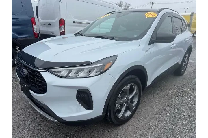 $31700 : Ford Escape 2025 AWD ST-Line image 2