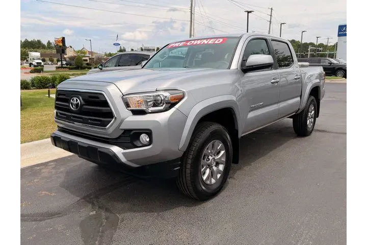 $28421 : Toyota Tacoma 2017 4x4 SR5 V image 4
