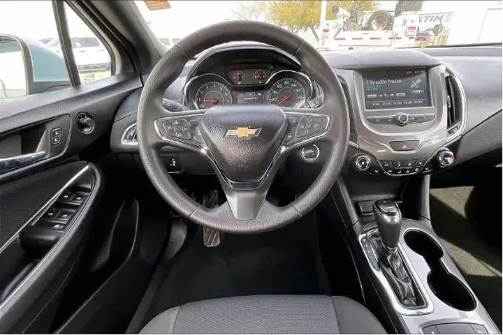 $12760 : Chevrolet Cruze 2017 LT Auto image 5