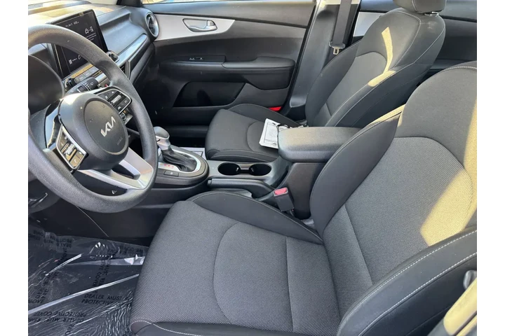$14776 : Kia Forte 2023 LX 4dr Sedan image 9