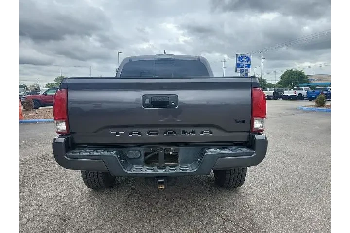 $28998 : Toyota Tacoma 2017 4x2 TRD O image 4