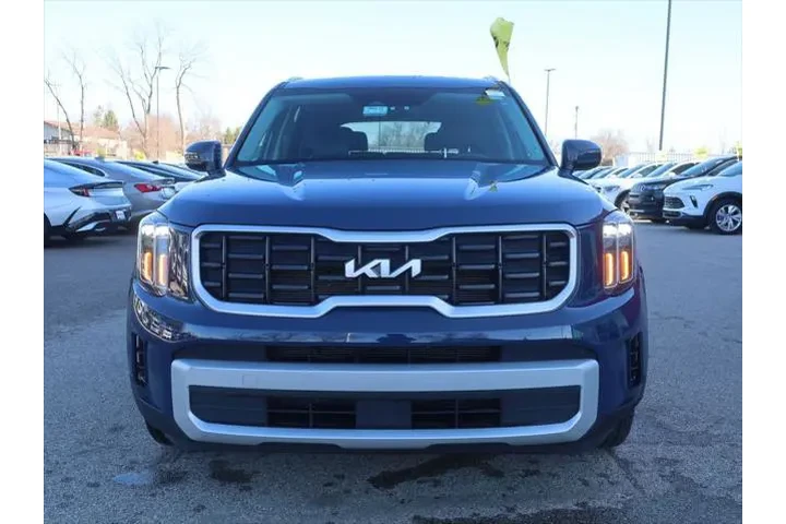 $35777 : Kia Telluride 2025 AWD S 4dr image 3