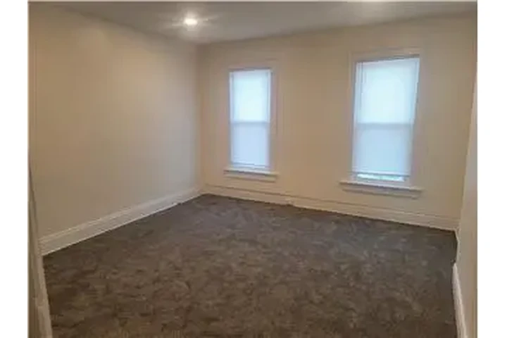 $1250 : Rental property with 2 bedro image 5