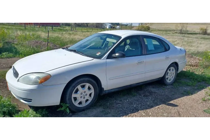 $3895 : 2005 Taurus SE image 2