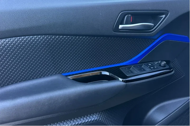 $21900 : Toyota C-HR 2022 XLE 4dr Cro image 10