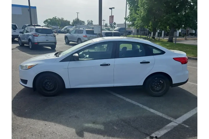 $9000 : Ford Focus 2018 S 4dr Sedan image 5