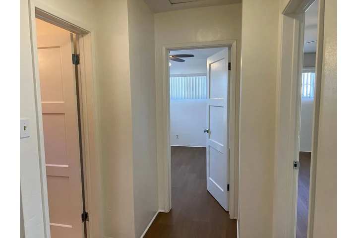 $900 : Belmont Heights bungalow! image 7