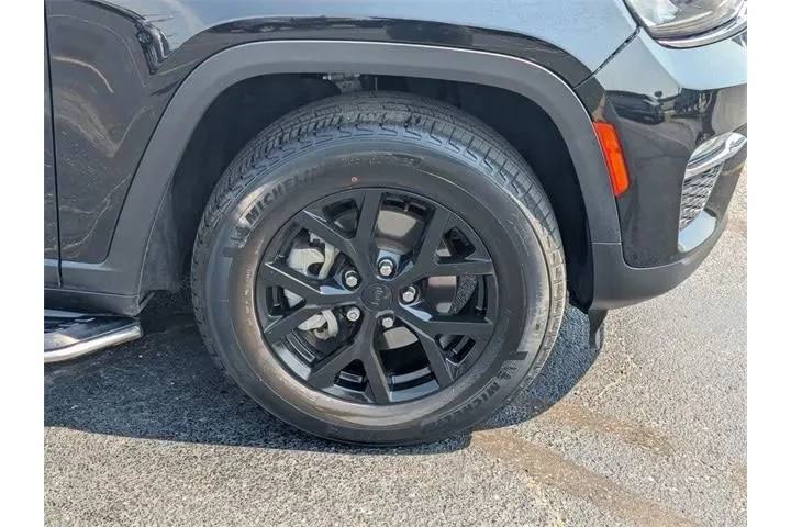 $31988 : Jeep Grand Cherokee 2023 4x4 image 9