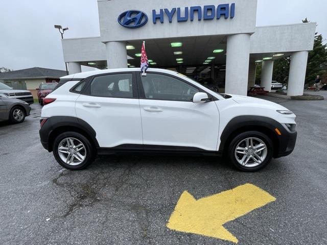 $17875 : PRE-OWNED 2022 HYUNDAI KONA SE image 2