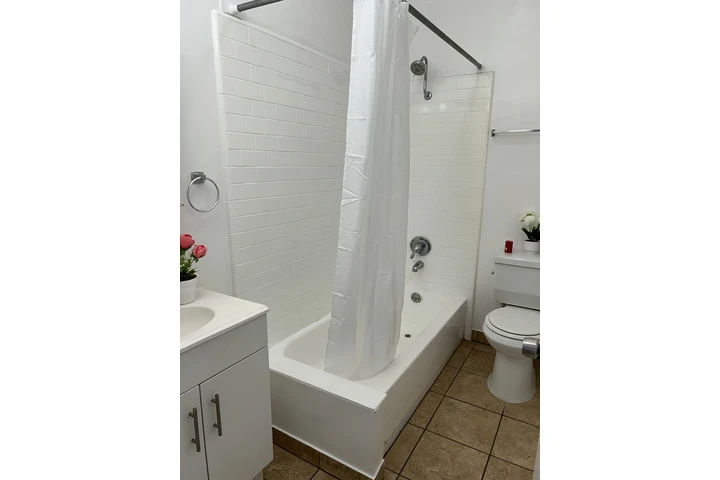 $1295 : 🏡 Estudio en Renta – Excelent image 5