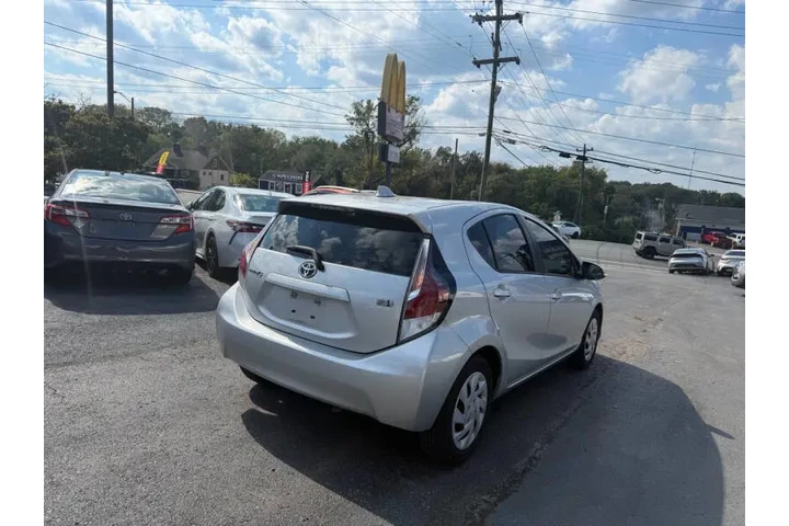 $9995 : 2015 Prius c Two image 7