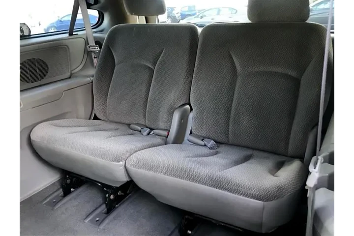$5225 : 2004 Town & Country image 8