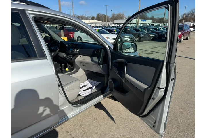 $6980 : 2012 RAV4 4 Dr Limited image 8