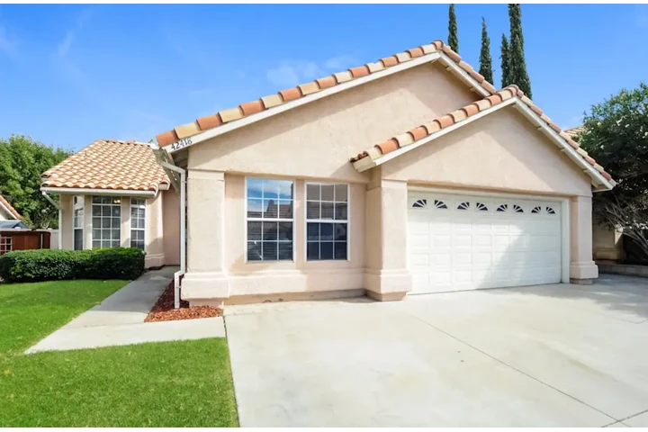 $2500 : 3 Bedroom Home in Los Angeles image 1