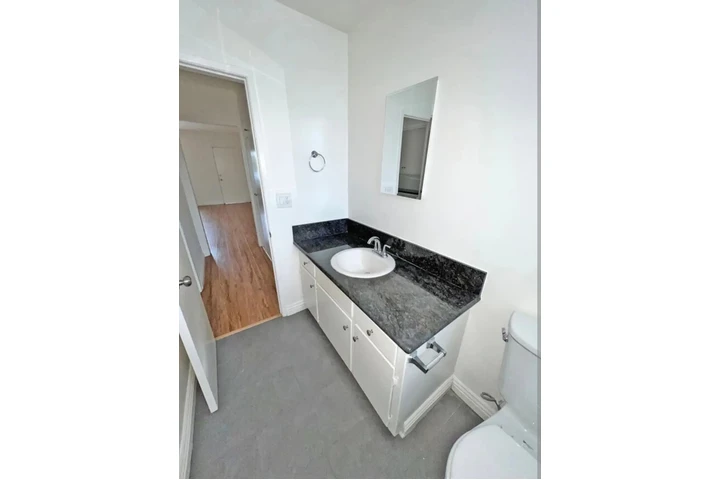 $1100 : 1 Hab./1Baño en Los Ángeles🏠 image 2