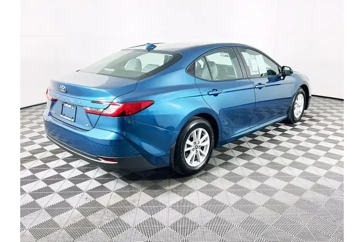 $33900 : Toyota Camry 2026 LE 4dr Sed image 7