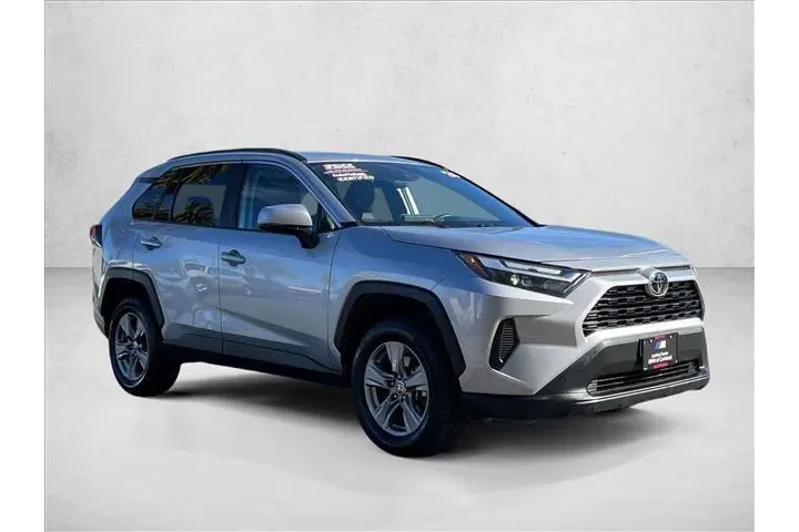 $30500 : Toyota RAV4 2024 AWD XLE 4dr image 3