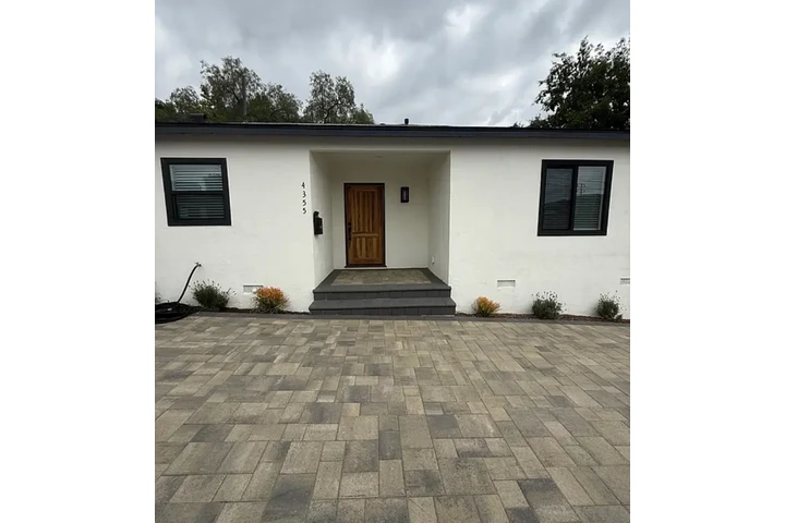 $2395 : 3 Bedroom house for rent in LA image 3