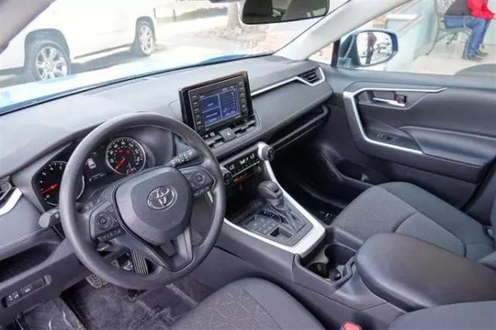 $39995 : Pre-Owned 2021 RAV4 XLE Sport image 10