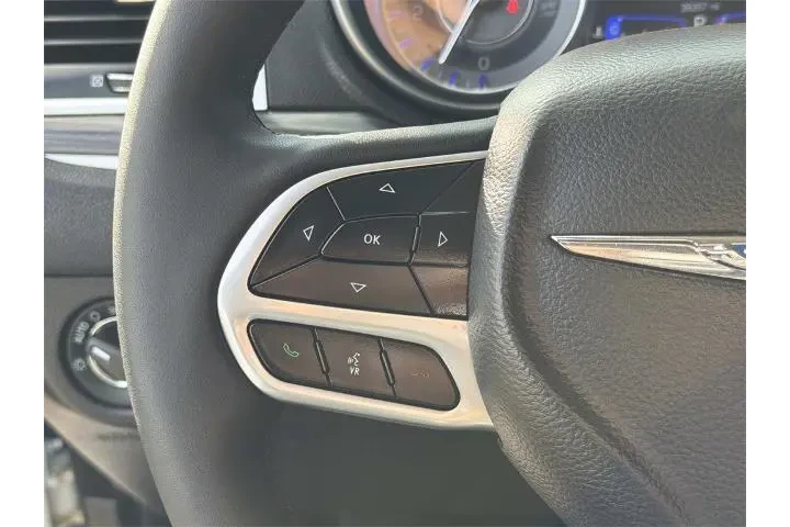 $26400 : Chrysler 300 2022 Touring 4d image 10