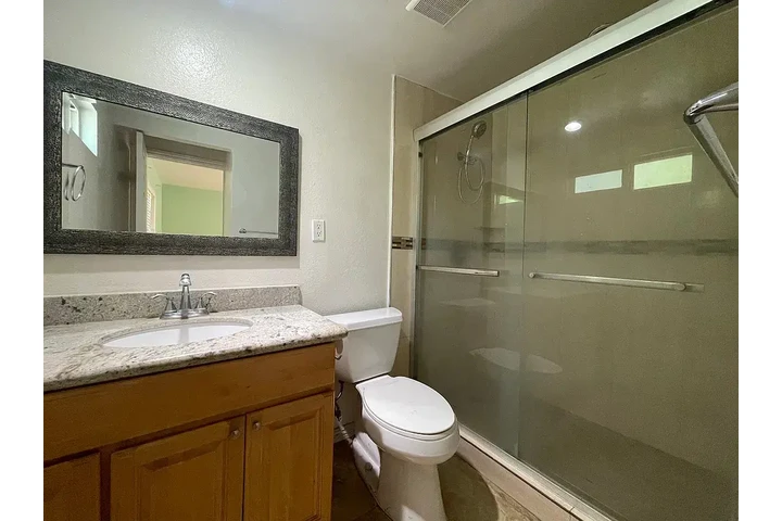 $900 : Beautiful Home...Fontana, CA image 5
