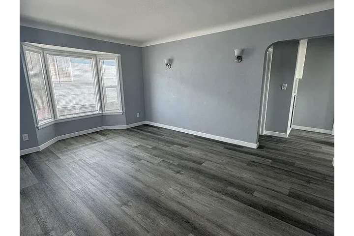 $1200 : Decent one bedroom apartment image 1