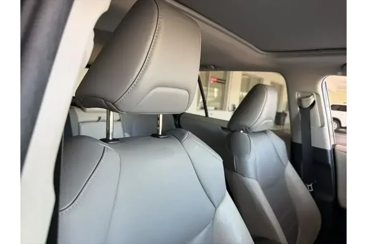 $29999 : Toyota RAV4 2021 Limited 4dr image 7