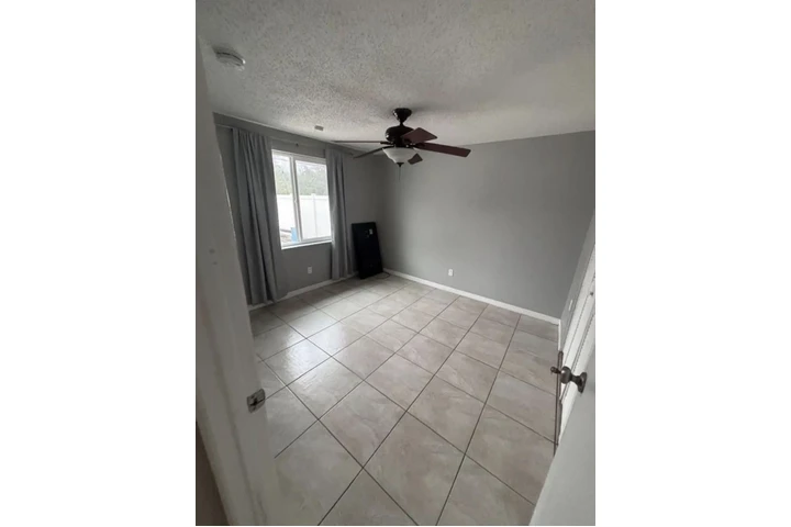 $2800 : Renta Casa image 4