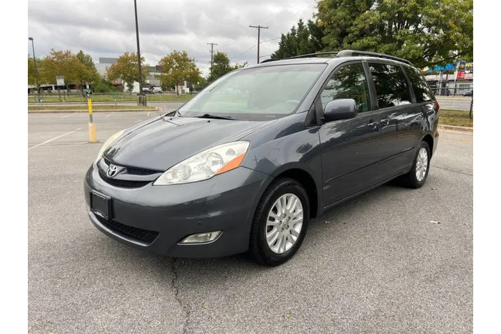 $8500 : 2009 Sienna XLE image 1