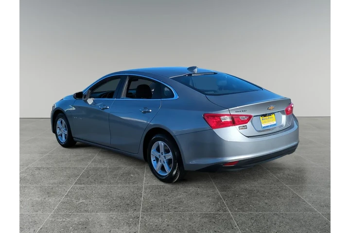 $24226 : Chevrolet Malibu 2023 LT 4dr image 3