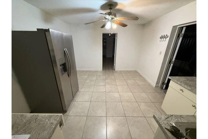 $2000 : 2/1 efficiency for rent image 2