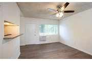 $2000 : 2 bed 2 bath in James M wood thumbnail