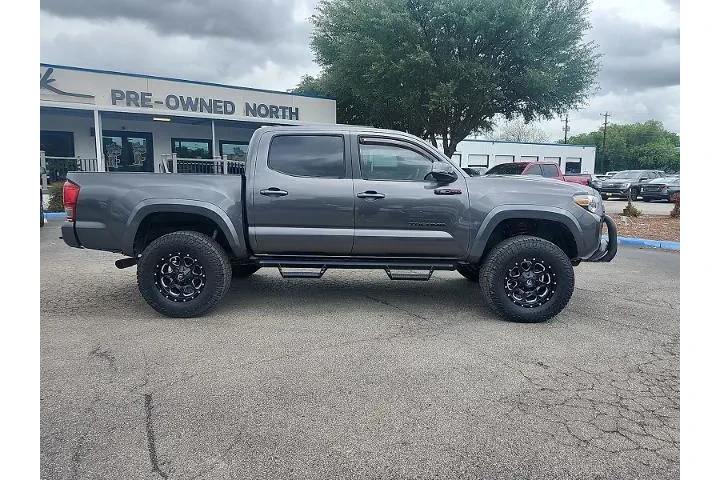 $28998 : Toyota Tacoma 2017 4x2 TRD O image 2