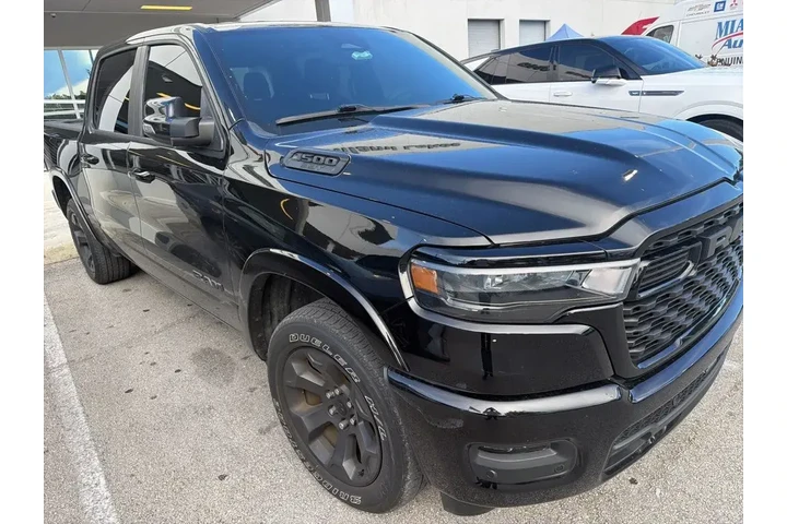 $39990 : Ram 1500 2025 4x4 Big Horn 4 image 2