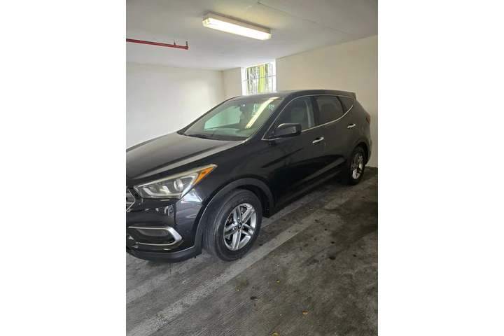 $8000 : HYUNDAI SANTAFE 2017 " Cash " image 1