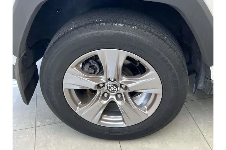 $30828 : Toyota RAV4 2023 AWD XLE 4dr image 7