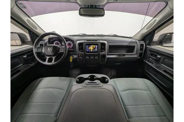 $22998 : Ram 1500 2018 4x2 Express 4d image 2