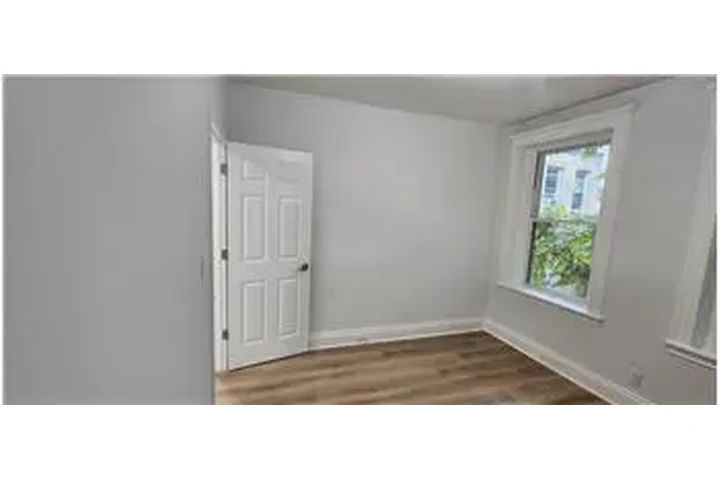 $2400 : Rental property with 1 bedro image 8