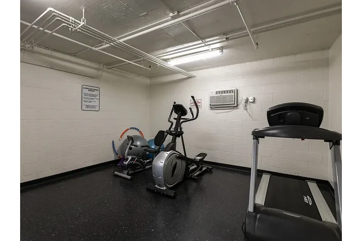 $2000 : 2 bed 2 bath image 3