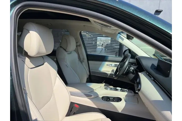 $36883 : Genesis GV70 2023 AWD 2.5T S image 9
