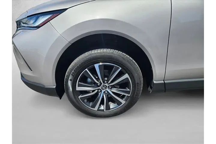 $34797 : Toyota Venza 2023 AWD LE 4dr image 9
