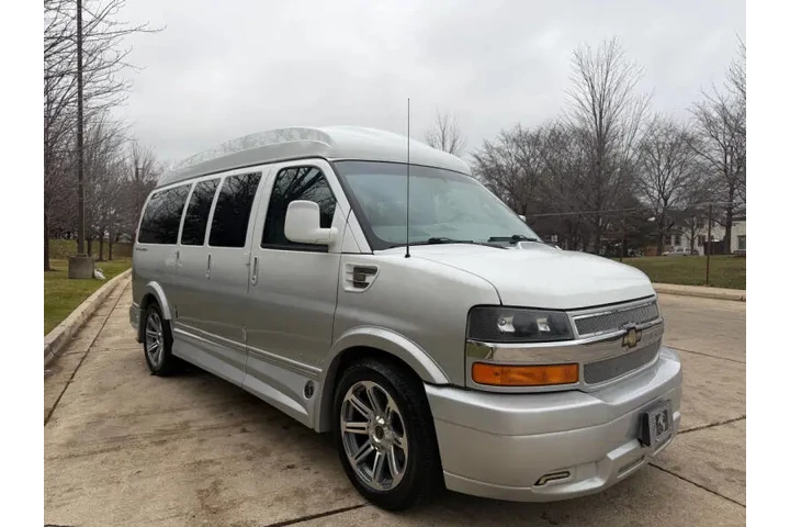 $34997 : 2017 Express 2500 image 2