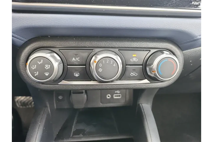 $16000 : Nissan Versa 2023 SV 4dr Sed image 7