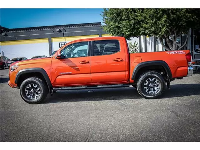 2017 Toyota Tacoma Double Cab image 1