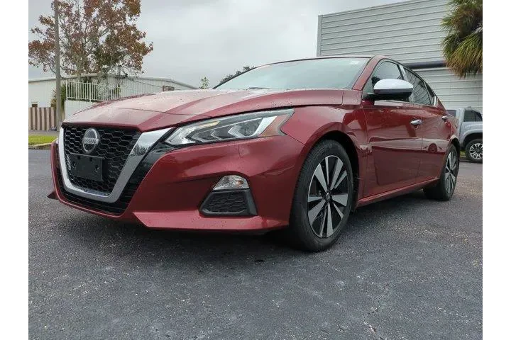 $17988 : Nissan Altima 2021 2.5 SV 4d image 8