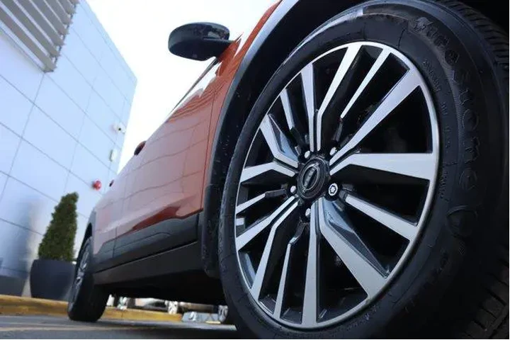 $17768 : Nissan Kicks 2023 SV 4dr Cro image 8