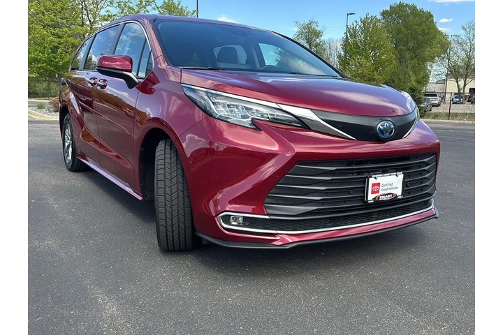 $43299 : Gold Certified 2023 Sienna XLE image 7