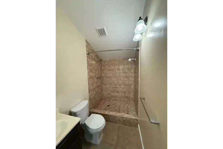 $1550 : CUDAHY RENTO APTO image 3