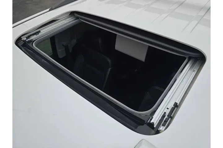 $26835 : GMC Yukon 2018 4x4 SLT 4dr S image 3