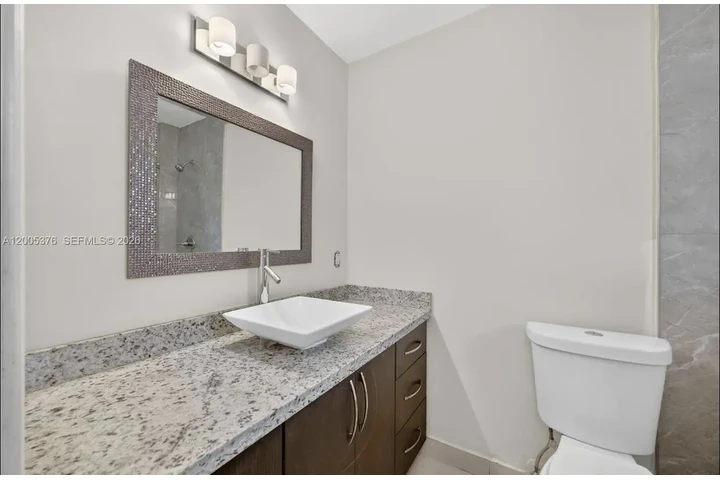 $1000 : 1 dormitorio y 1,5 baños image 4